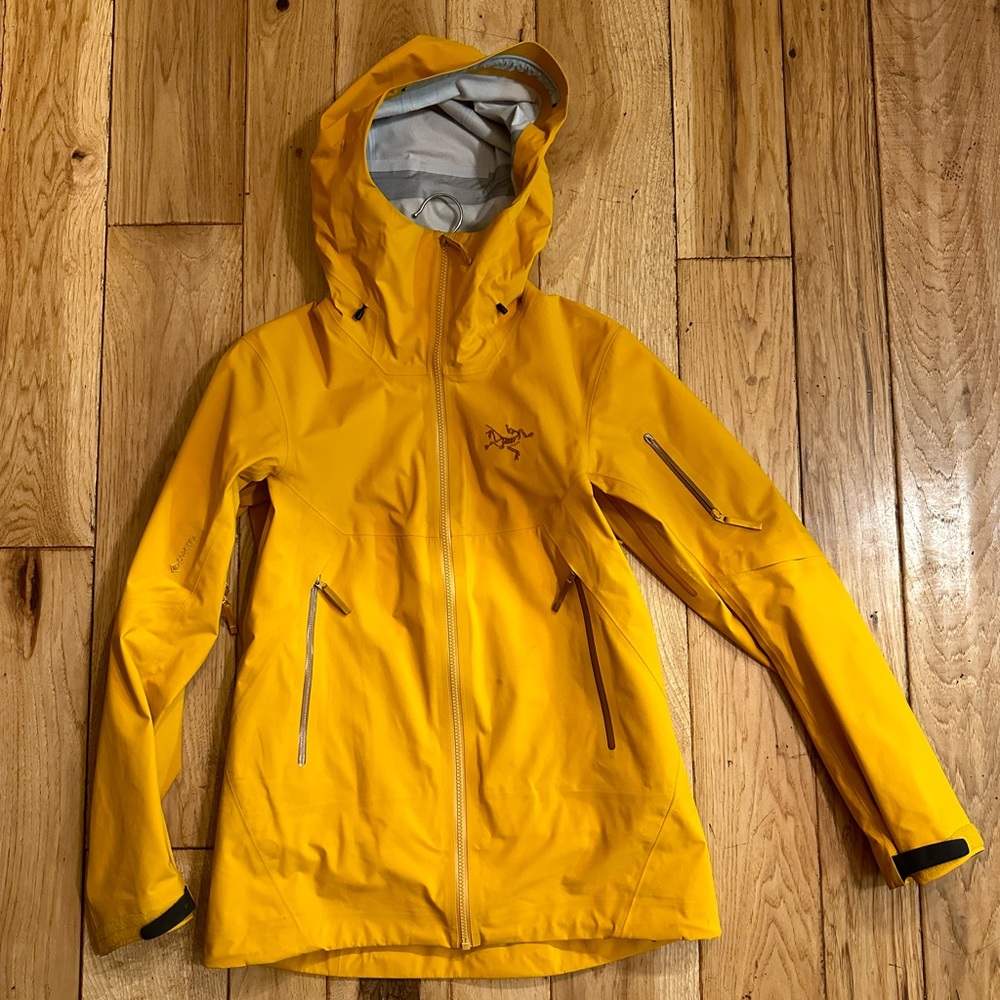 {arc’teryx} sentinel ar jacket - women’s small - quantum